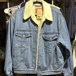 Levi's -  Women's Faux Shearling 90's Trucker Jacket  Inner Adventure